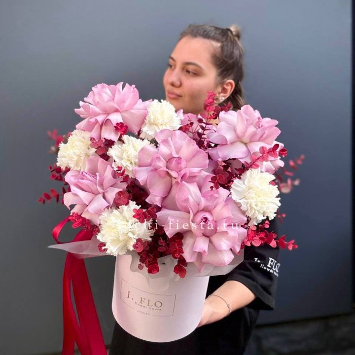 Бокс с французскими розами "Вела вита" в Севастополи