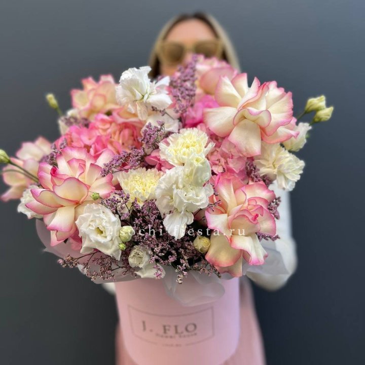 Цветочная композиция "Глория" в боксе в Севастополи