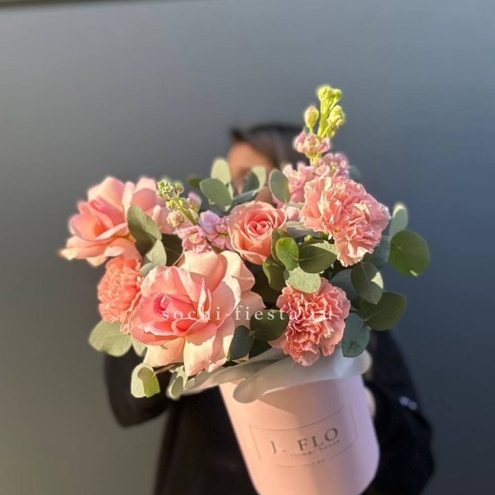 Цветы в боксе "Сизара" в Севастополи