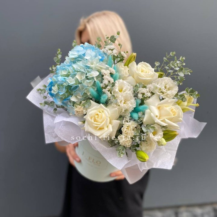 Цилиндр в голубых оттенках №1 в Севастополи