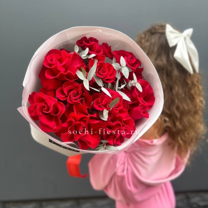 11 Красных французских роз в Севастополи