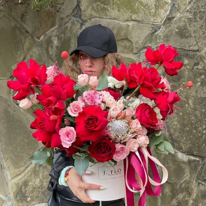 Яркий бокс "Для неё" в Севастополи