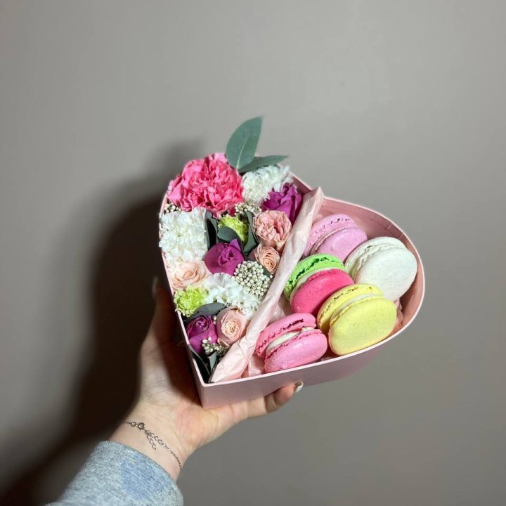 Дуо цветы и макаронсы в Севастополи