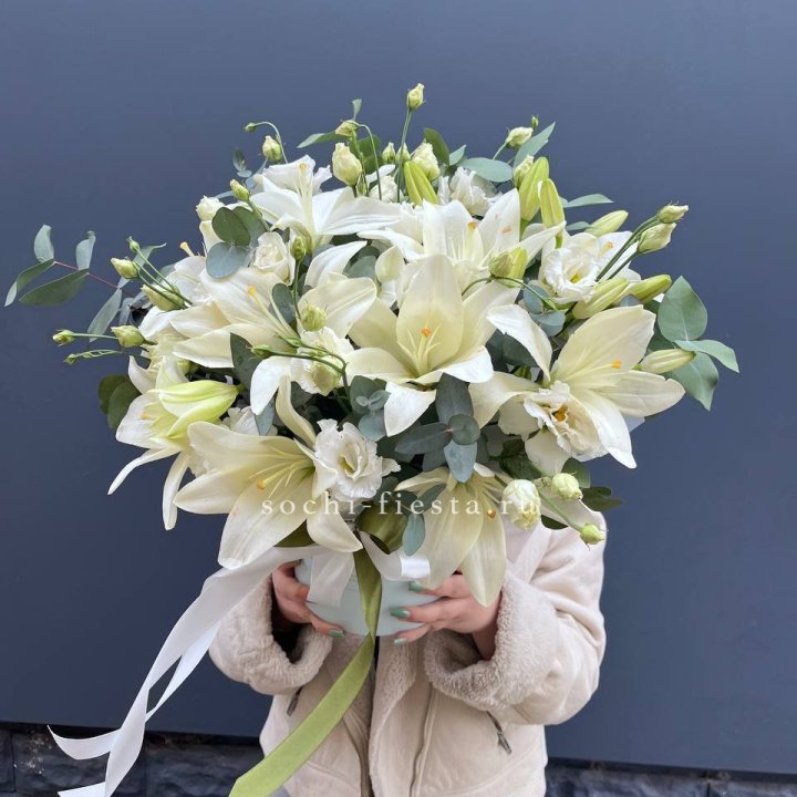 Бокс лилий и эустомы в Севастополи