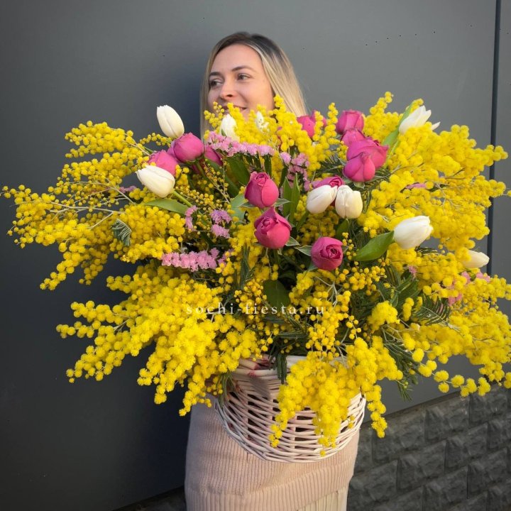 Цветочная корзина с мимозой "Спринг" в Севастополи