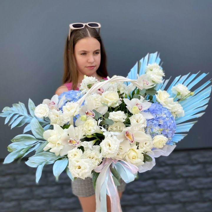 Цветочная корзина "Блю винч" в Севастополи