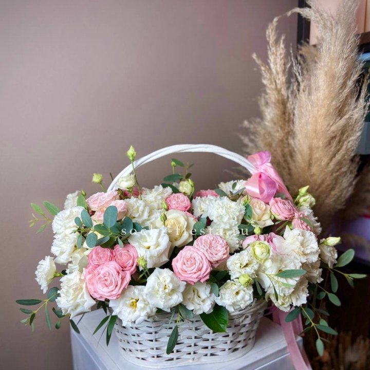 Цветочная корзина "Пинки вайт" в Севастополи