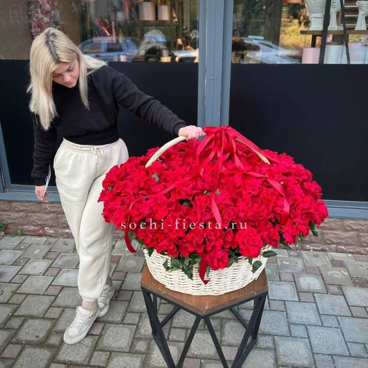 201 французская красная роза в Севастополи