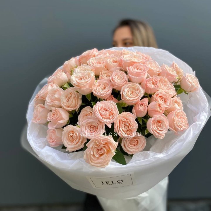 Букет кустовых роз Бомбастик в Севастополи