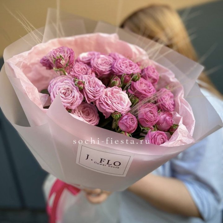 Пионовидные розы Мадам Бомбастик Pink в Севастополи