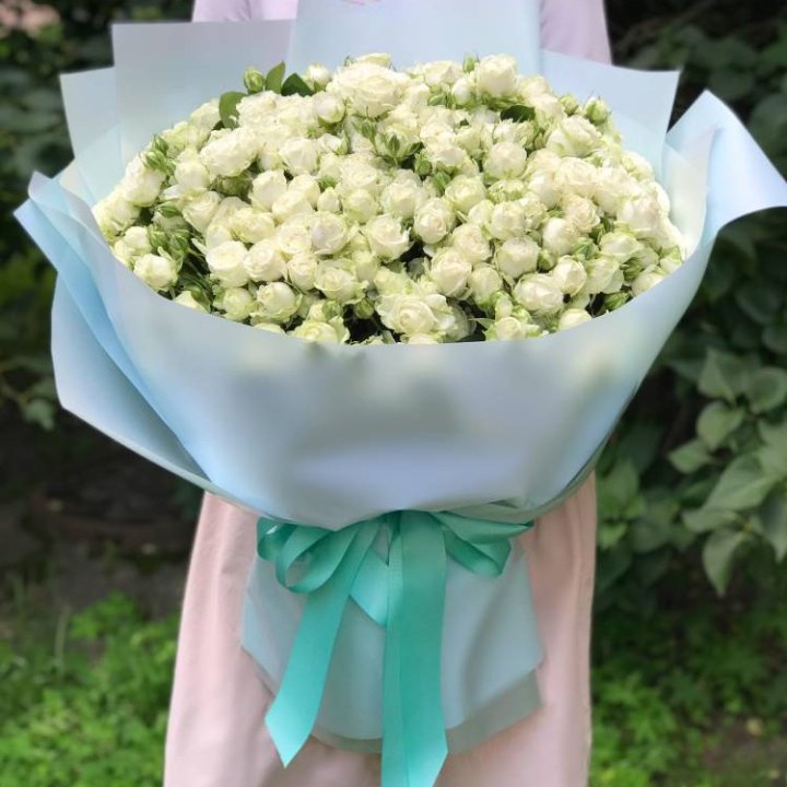 51 белая кустовая роза в Севастополи