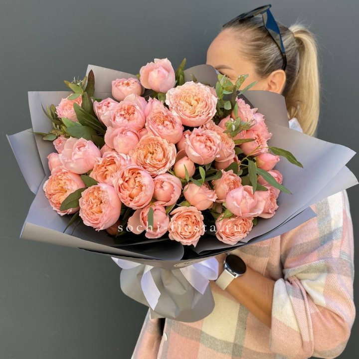 Букет с пионовидными розами "Пивайн" в Севастополи