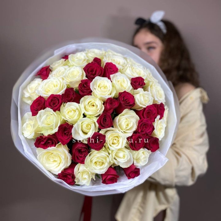 Микс из 55 роз в Севастополи