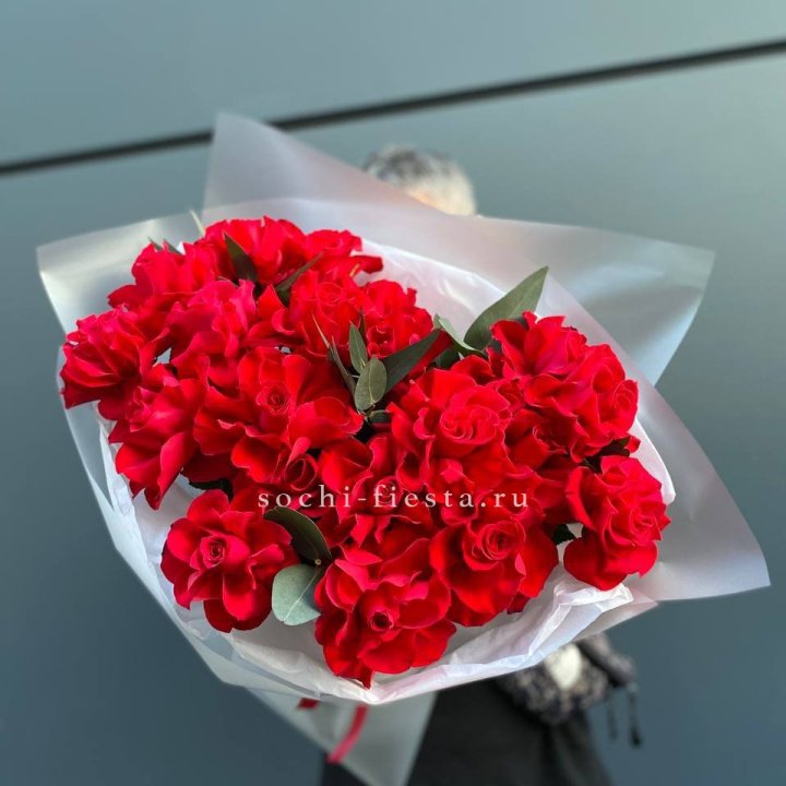 21 Красная французская роза в Севастополи