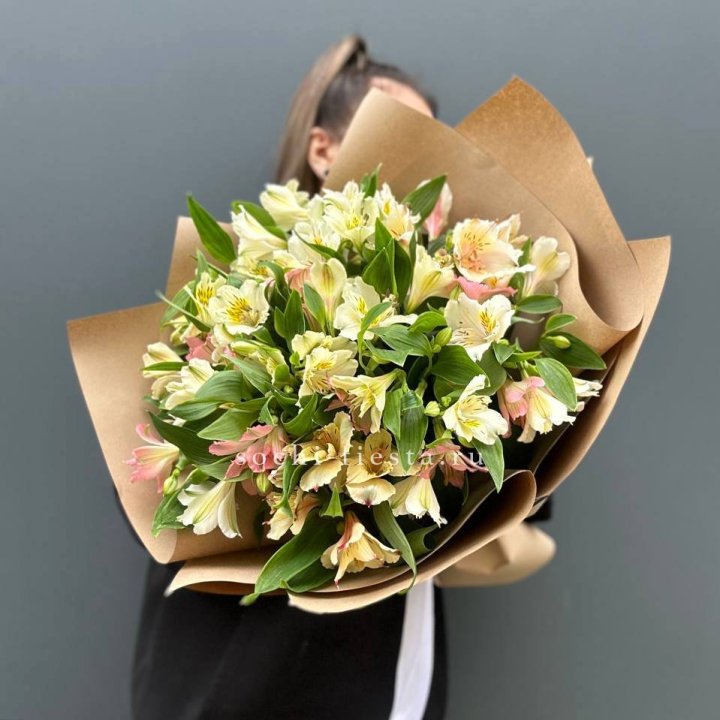 Букет альстромерий в крафте в Севастополи