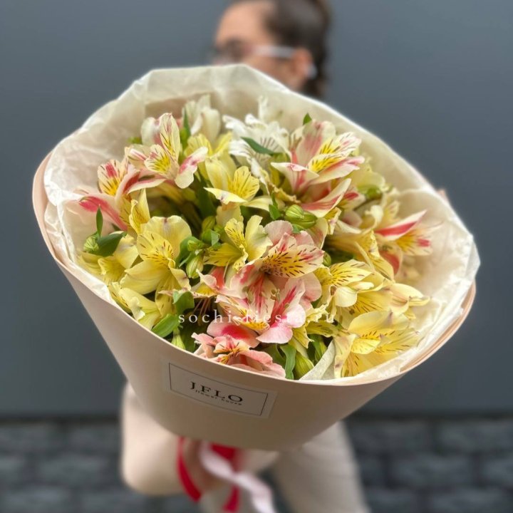 Альстромерии в нежном оформлении в Севастополи