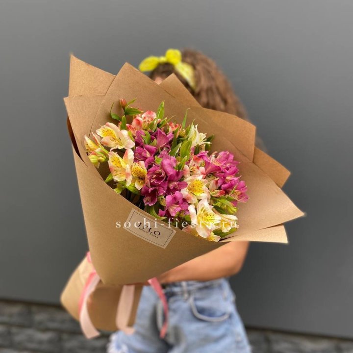 Альстромерии в крафте в Севастополи