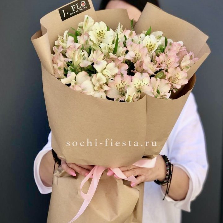 17  альстромерий в крафте в Севастополи