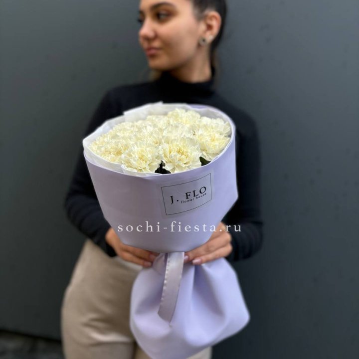 Букет белых диантусов в Севастополи