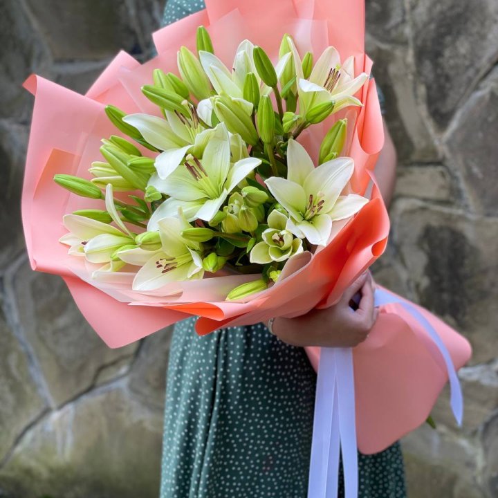 Букет из 7 белых лилий в Севастополи
