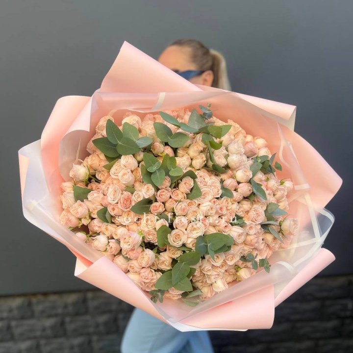 101 кустовая роза с эвкалиптом в Севастополи