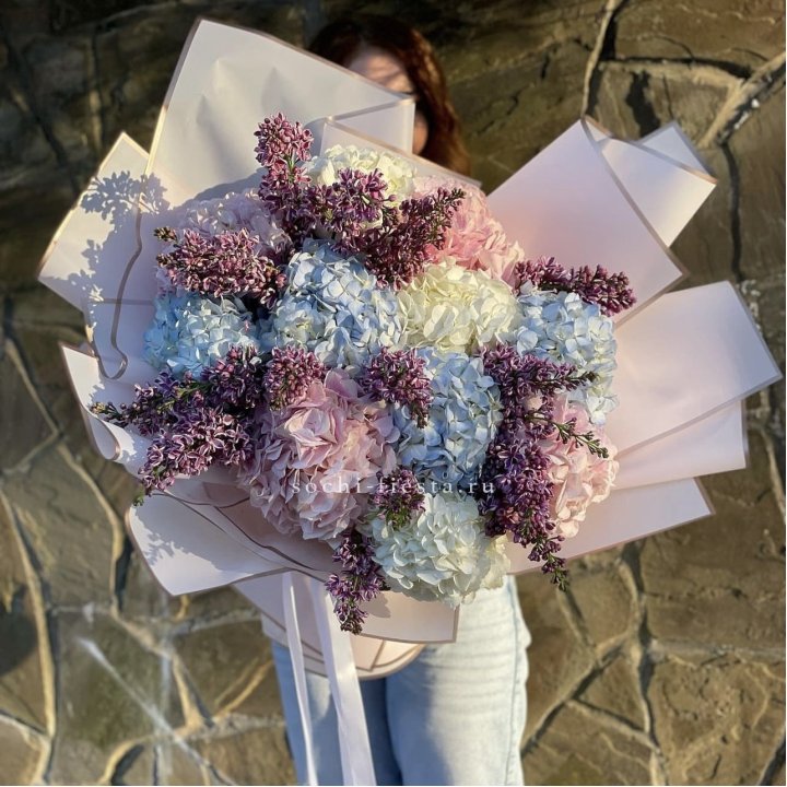 Букет гортензии с сиренью в Севастополи