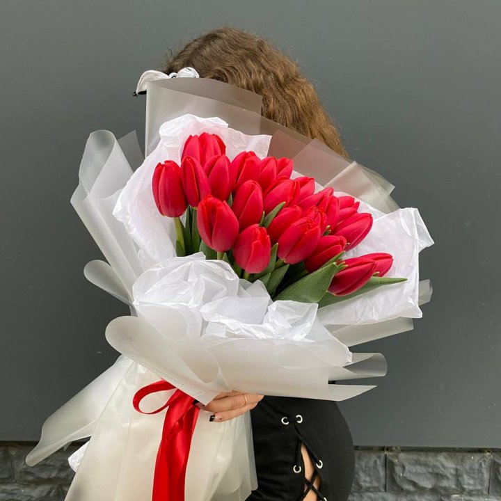  25 красных воздушных тюльпанов в Севастополи