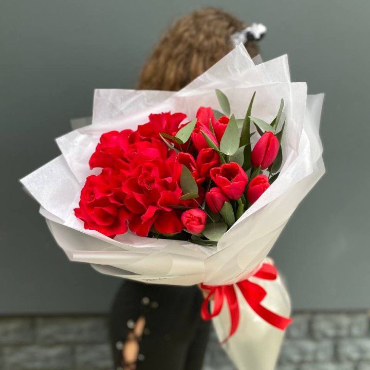 Дуо тюльпаны и розы в Севастополи