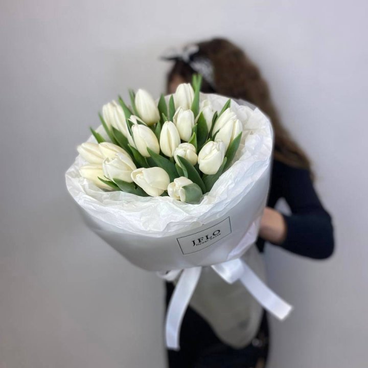  19 белых воздушных тюльпанов в Севастополи