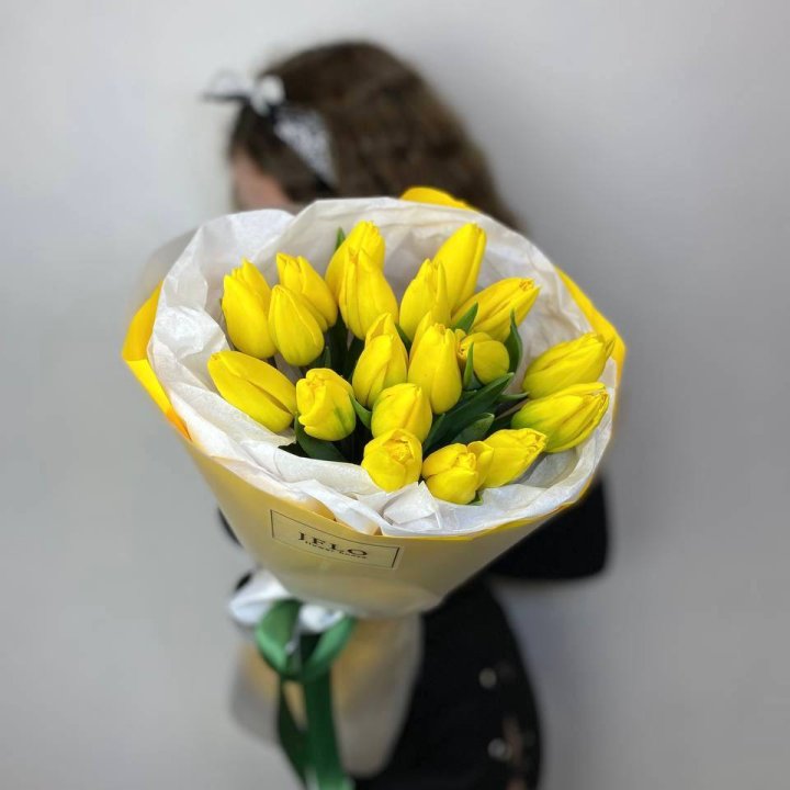  19 жёлтых тюльпанов в Севастополи