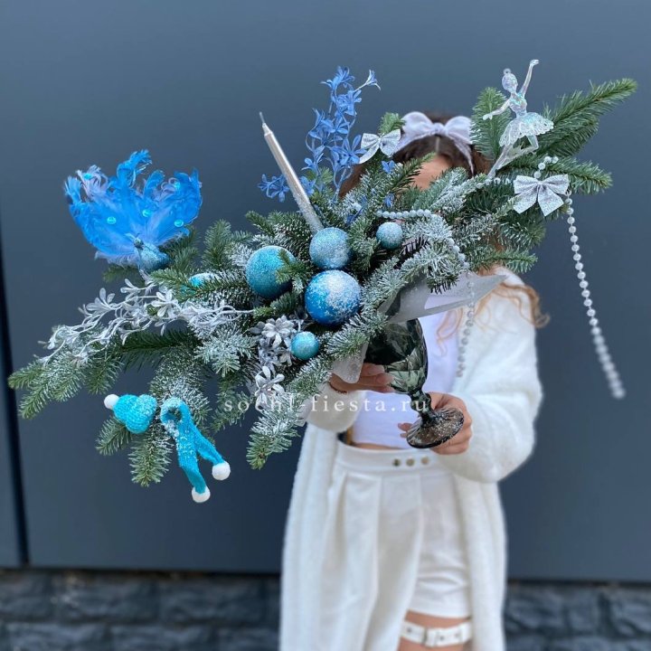 Композиция в бокале голубая в Севастополи