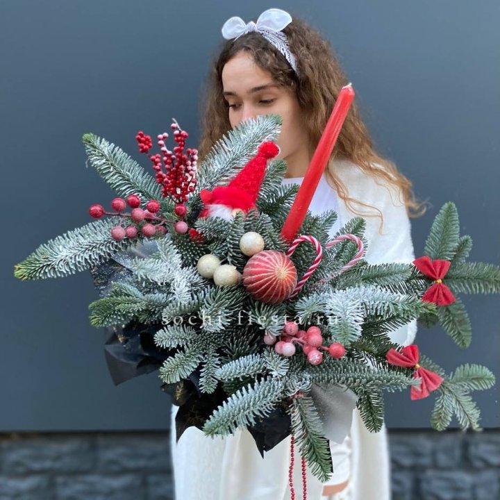 Композиция в бокале красная в Севастополи