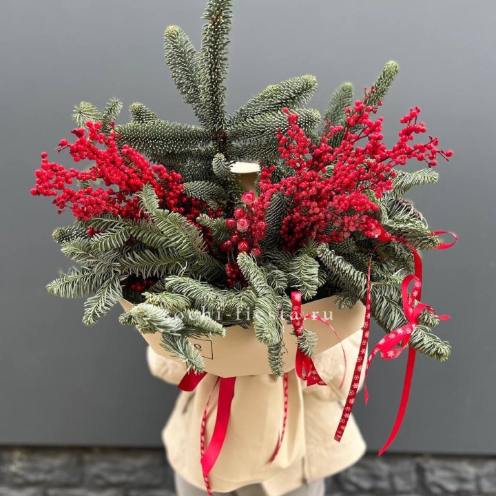 Букет нобилиса и ягод в Севастополи