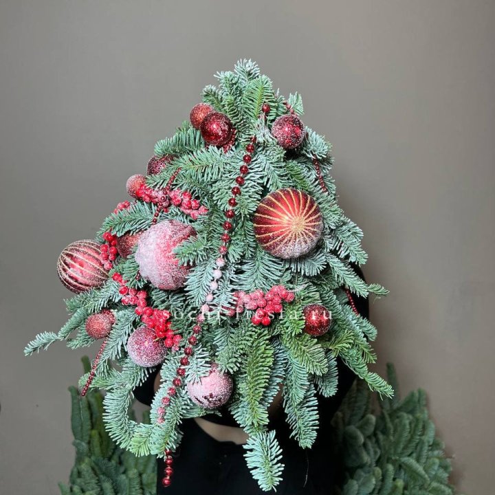 Ёлка красная в Севастополи