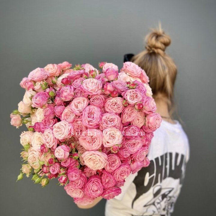 Охапка кустовых роз бомбастик пинк в Севастополи