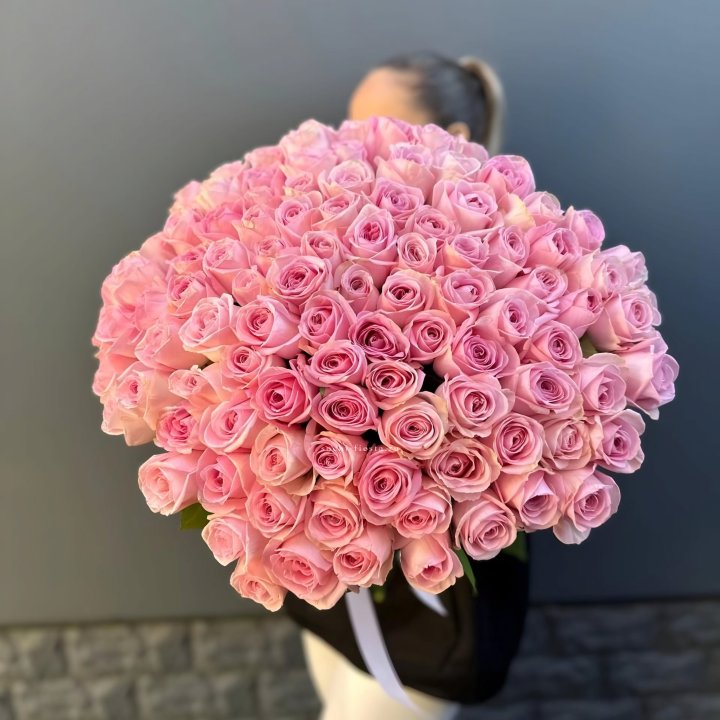 Охапка из 101 розовой розы в Севастополи