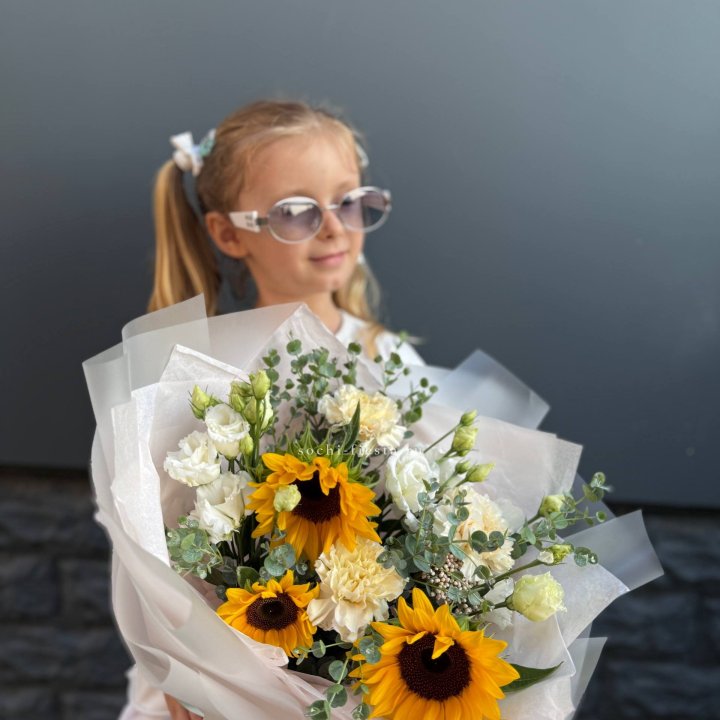  Букет  из стойких цветов с подсолнухами в Севастополи