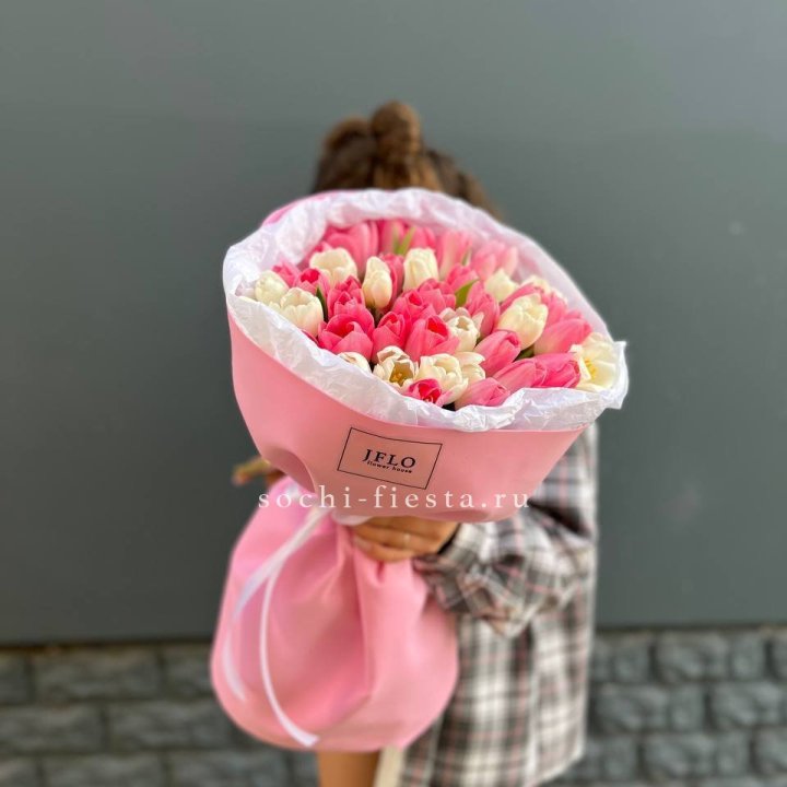 51 бело-розовый тюльпан в Севастополи