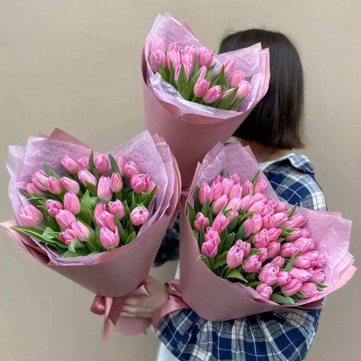 Букет розовых тюльпанов в Севастополи