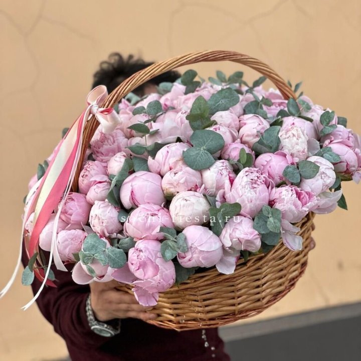 Корзина пионов "75" в Севастополи