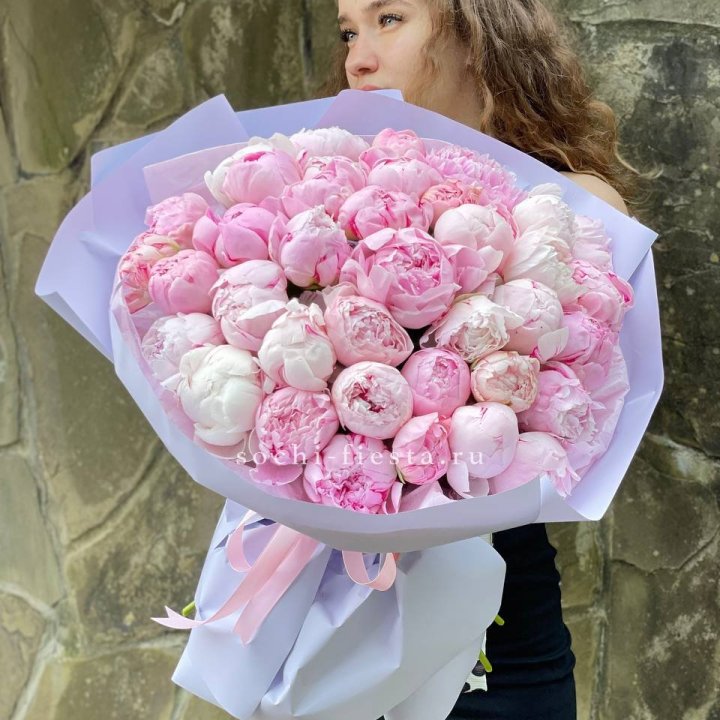 39 нежных пионов в Севастополи