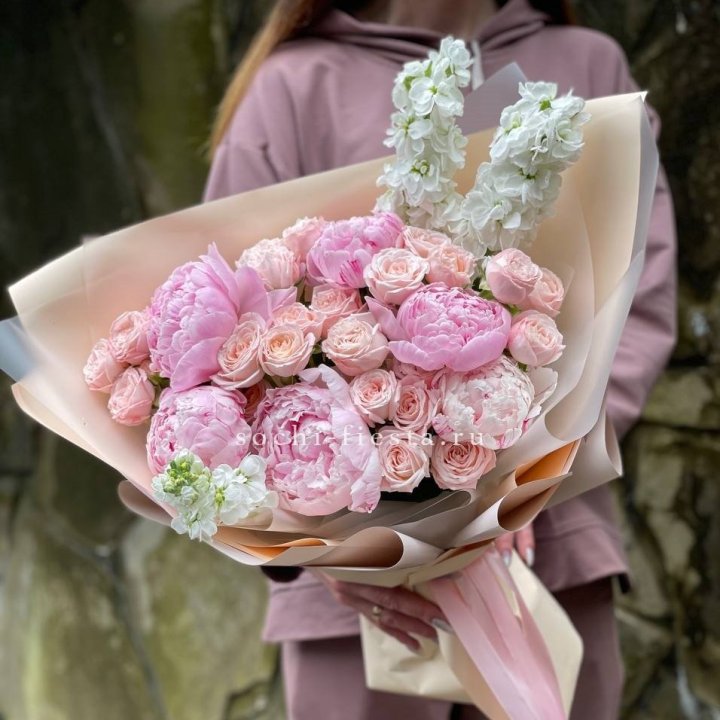 Букет с пионами №1 в Севастополи