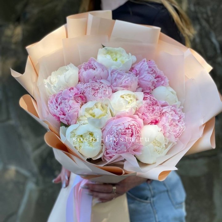 Букет 15 зефирных пионов в Севастополи