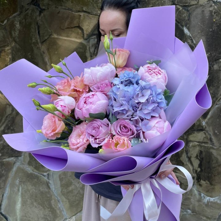 Букет с пионами "Блю логан" в Севастополи