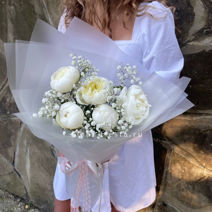 Букет белых пионов "Файв" в Севастополи