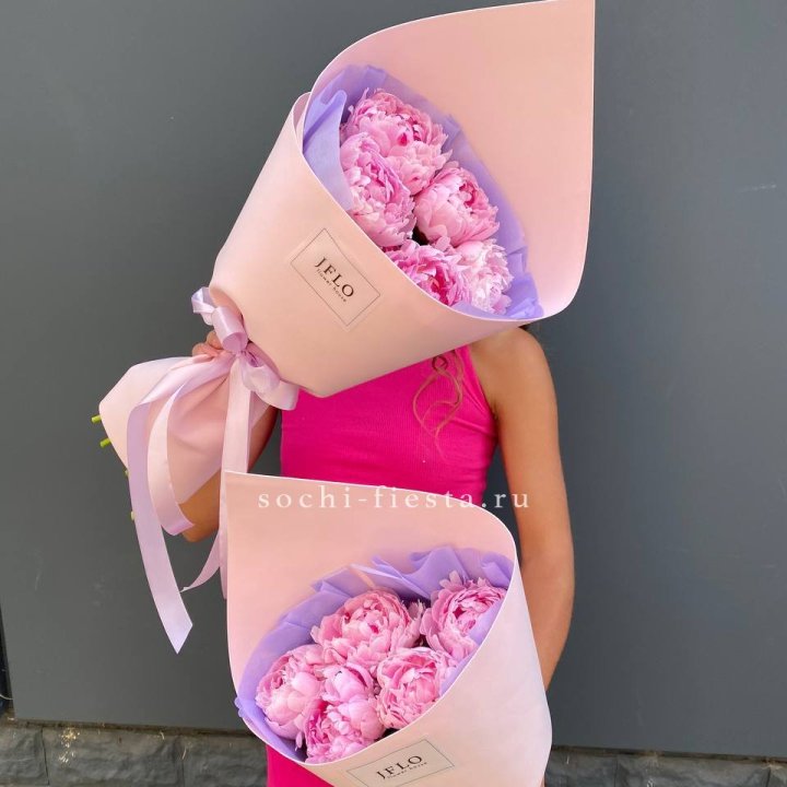 Букет из 5 пионов в Севастополи