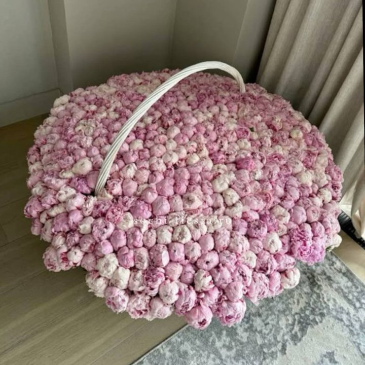 Корзина 555 пионов в Севастополи