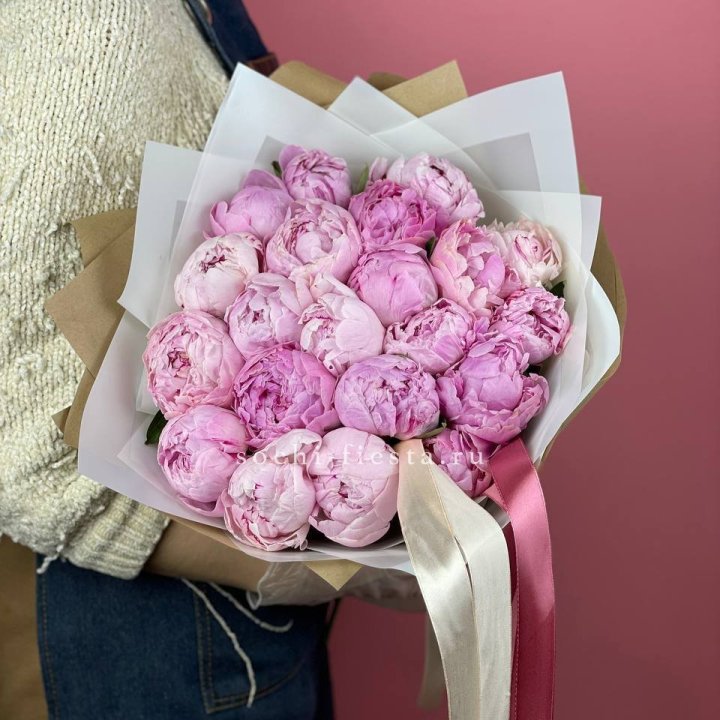 Букет из 21 пионов в Севастополи