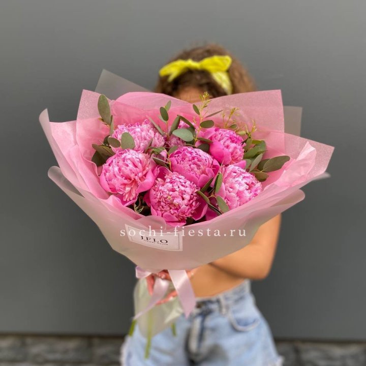 7 ярких пионов в оформлении в Севастополи
