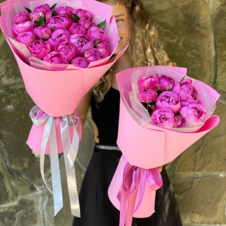 Букет ярких пионов  в Севастополи